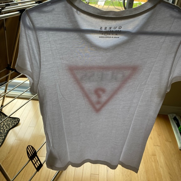 white guess shirt - Picture 2 of 3